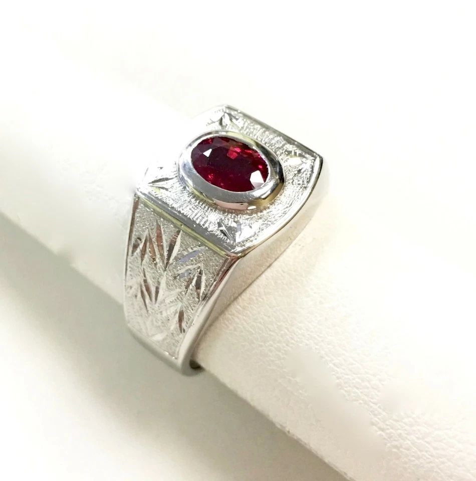 18K WHITE GOLD RING WITH 1.0CT NATURAL RUBY A-QUALITY (SIZE: 10.5) ( 12.8 GRAM ): 18K WHITE GOLD RING WITH NATURAL RUBY (SIZE: 10.5) 18k White Gold Ring with Natural Ruby You are bidding on a 18k White Gold Ring with Natural Ruby. There are few minor scratches on the ring from norm
