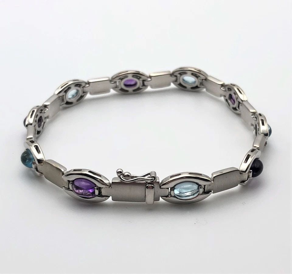 14K WHITE GOLD BRACELET WITH BLUE TOPAZ AND AMETHYST (7.75 INCH) 17.3 GRAM: 14K WHITE GOLD BRACELET WITH BLUE TOPAZ AND AMETHYST (SIZE: 7.75'') 14k White Gold Bracelet with Blue Topaz and Amethyst You are bidding on a 14k White Gold Bracelet with Blue Topaz and Amethyst. The 