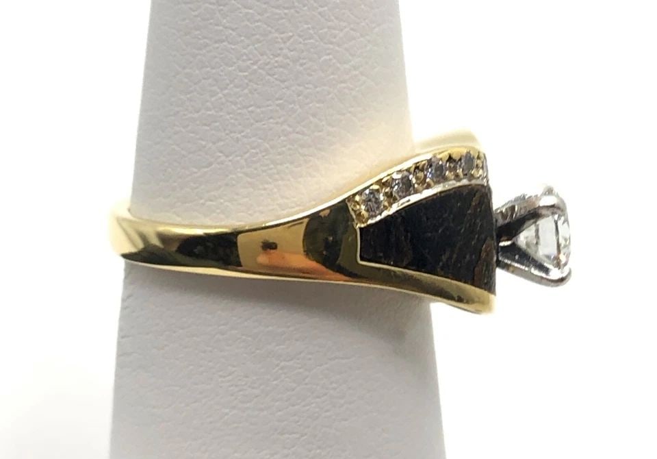 18K GOLD RING, WOOD INLAY, 0.67CT VVS DIAMONDS, 0.55CT CENTER ( SIZE: 6 ) 7.5G (1 of 2)