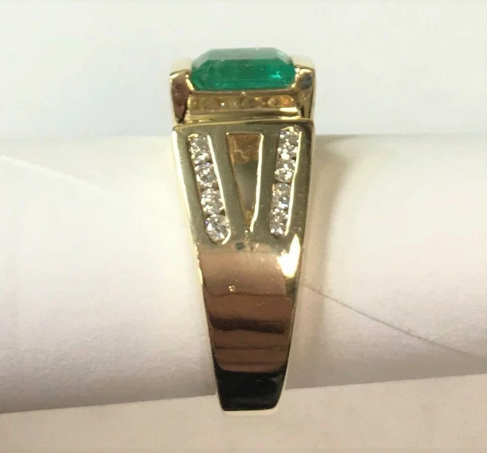 14K GOLD RING WITH 1.08CT NATURAL EMERALD AND DIAMONDS ( SIZE: 7 ) 8.9G: 14K GOLD RING WITH CENTER EMERALD AND DIAMONDS (SIZE: 7) 14k Gold Ring with center Emerald and Diamonds You are bidding on a pre-owned 14k Gold Ring with center Emerald and Diamonds. The ring has been