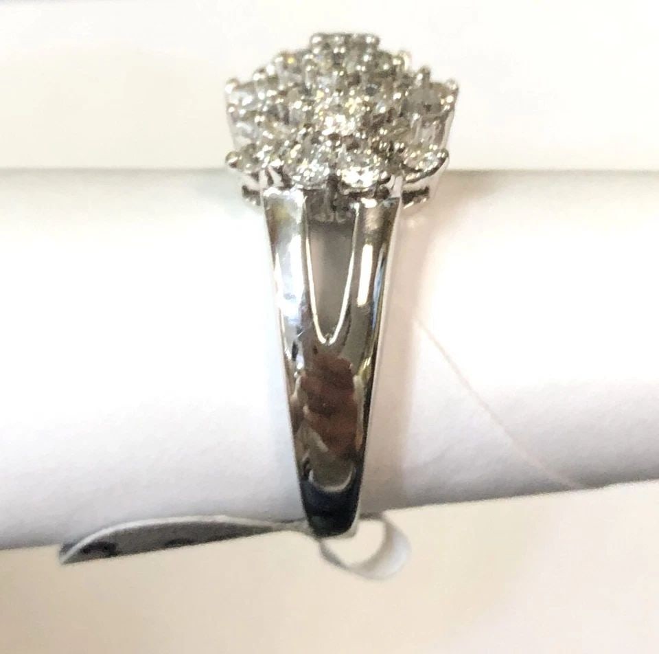 14K WHITE GOLD RING, 2.25CTS OF DIAMONDS, CLUSTERED ( SIZE: 6 ) 7G: 14K WHITE GOLD RING WITH CLUSTER OF 2.25CTW DIAMONDS (SIZE: 6) 14k White Gold Ring with cluster of 2.25ctw Diamonds You are bidding on a 14k White Gold Ring with cluster of 2.25ctw Diamonds. The ring 