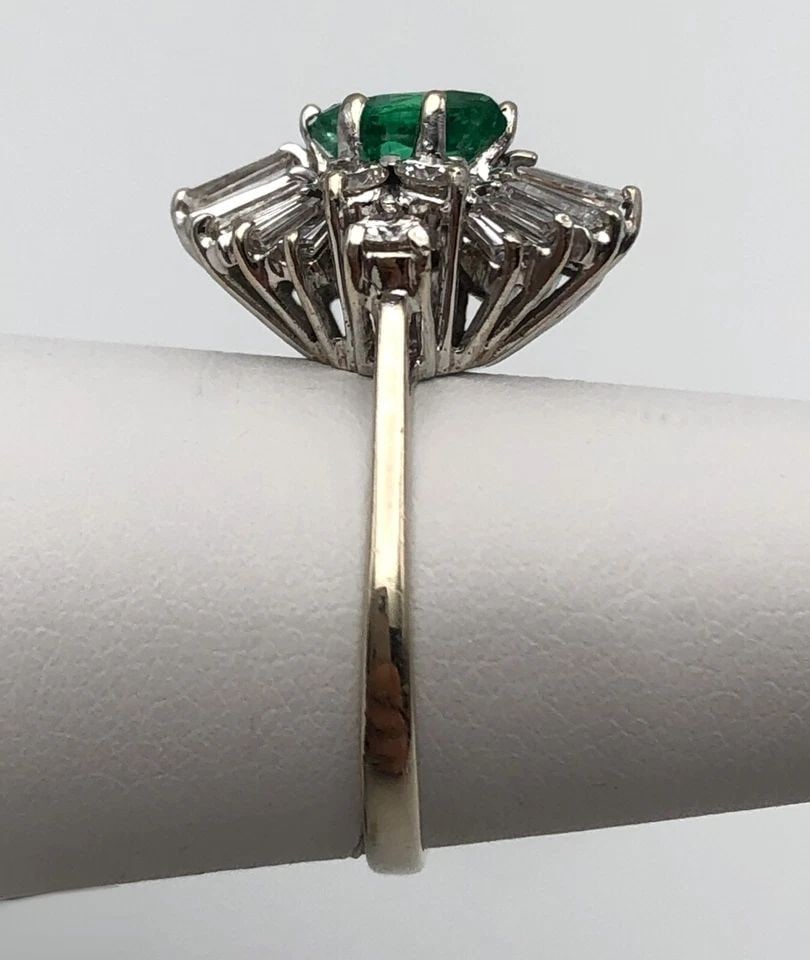 18K WHITE GOLD RING, 0.75CT NATURAL EMERALD, 1.3CTS DIAMONDS ( SIZE: 5.5 ) 4.5G: 18K WHITE GOLD RING WITH 0.75CT NATURAL EMERALD AND 1.3CTS DIAMONDS 18k White Gold, Blooming Ring with 1.30cts of Diamonds, and center Emerald Condition: Used, Worn at some point, Crack and chips on c