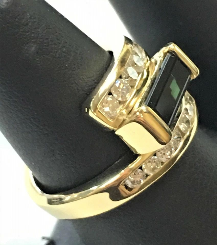 18K YELLOW GOLD RING WITH GREEN TOURMALINE AND 0.50CTS DIAMONDS (SIZE: 6) 8.7G: 18K YELLOW GOLD RING WITH CENTER GREEN TOURMALINE AND DIAMONDS (SIZE: 6) 18k Yellow Gold Ring with center Green Tourmaline and Diamonds You are bidding on a 18k Yellow Gold Ring with center Green Tour