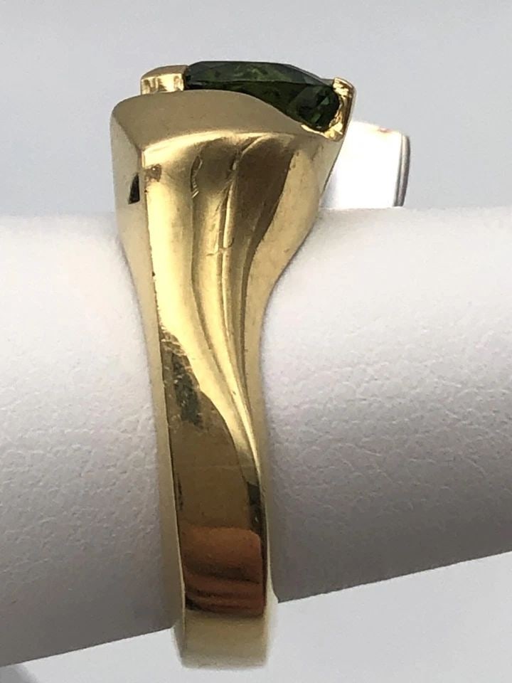 18K GOLD TWO TONED RING, 8MM PERIDOT, 0.06CTS OF DIAMONDS ( SIZE: 7 ) 13G (1 of 2)