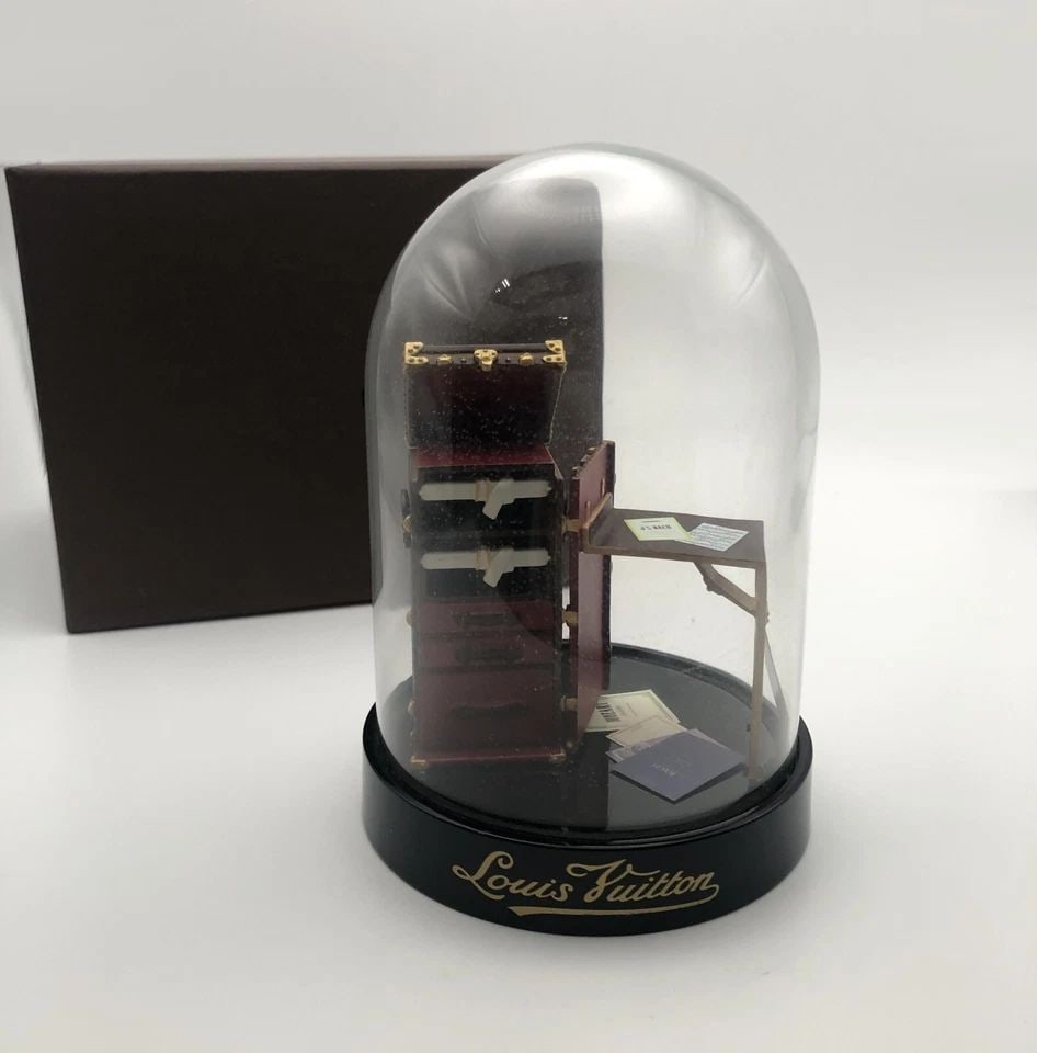 LOUIS VUITTON SNOW GLOBE / DOME, LOUIS VUITTON GLOBE FOR VIP CUSTOMERS VERY RARE (1 of 2)