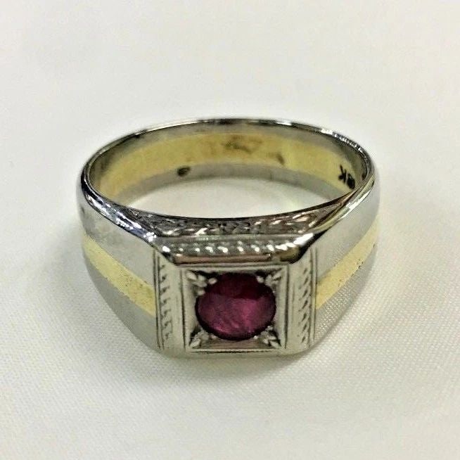 18K TWO TONE WHITE/YELLOW GOLD RING, 0.66CT NATURAL RUBY ( SIZE: 10 ) 10G: 18K WHITE AND YELLOW GOLD RING WITH ROUND GENUINE RUBY SIZE 10 18k White and Yellow Gold Ring with round genuine Ruby You are bidding on a 18k White and Yellow Gold Ring with round genuine Ruby size 1