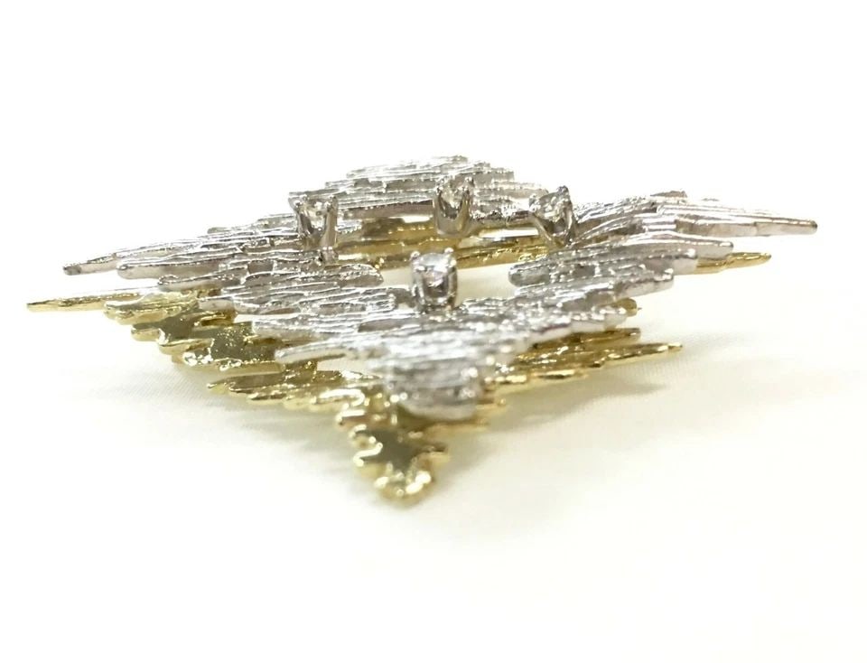 14K TWO TONE GOLD VERY UNIQUE BROOCH / PIN, 0.25CTS NATURAL DIAMONDS ( 11.6G ): 14K TWO TONE GOLD VERY UNIQUE BROOCH WITH DIAMONDS 14k Two Toned Very Unique Brooch with Diamonds You are bidding on a 14k Two Toned Very Unique Brooch with Diamonds. There are few minor scratches on 