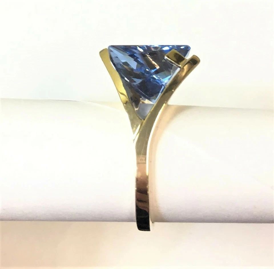STRELLMAN MODERNIST 14K YELLOW GOLD RING SYNTHETIC SPINEL ( SIZE: 8 ) 9.6G: VINTAGE 14K YELLOW GOLD RING WITH SYNTHETIC SPINEL MODERNIST STRELLMAN SIZE: 8 Vintage 14k Yellow Gold Ring with synthetic Spinel Modernist Strellman You are bidding on a Vintage 14k Yellow Gold Ring 
