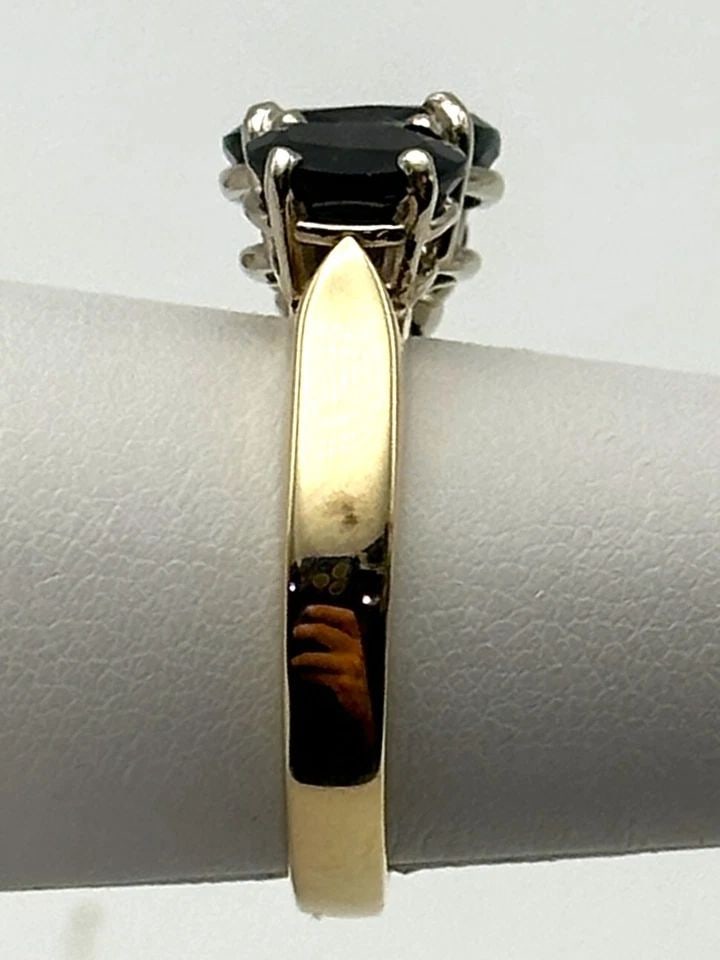 14K YELLOW GOLD RING, 4.50CTS OF SAPPHIRES ( SIZE: 7.25 ) 6.6G: 14K TWO TONE W/Y GOLD RING WITH 4.50CTS OF NATURAL SAPPHIRES SIZE: 7.25 14k two tone white/yellow Gold Ring with 4.50cts of Natural Sapphires Condition: Used Material: 14k Yellow Gold for the ring por