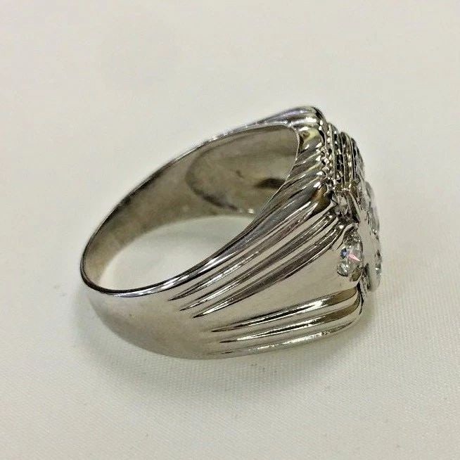 10K WHITE GOLD RING, 0.45CT CENTER, 1.25CTW NATURAL DIAMONDS ( SIZE: 9 ) 6.3G: 10K WHITE GOLD RING WITH DIAMONDS SIZE 9 10k White Gold Ring with Diamonds size 9 You are bidding on a10k White Gold Ring with Diamonds. The ring is in excellent condition. See pictures for details. F