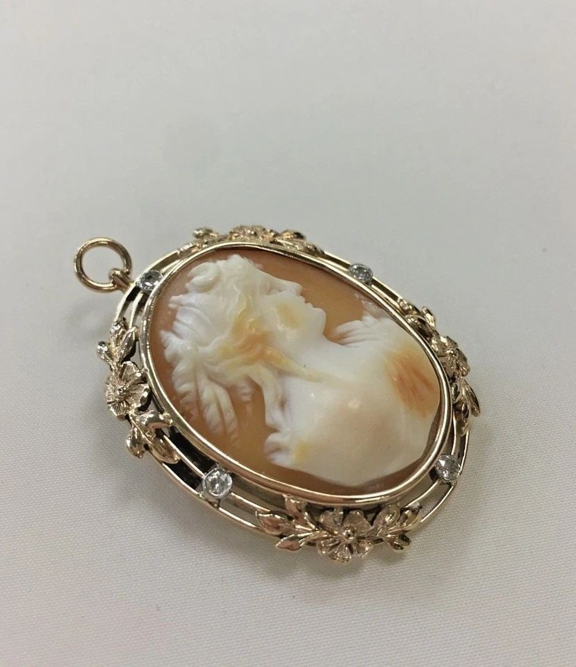 ANTIQUE CAMEO CARVED SHELL PENDANT/BROOCH, 14K GOLD AND FOUR DIAMONDS 10.4 GRAMS (1 of 2)