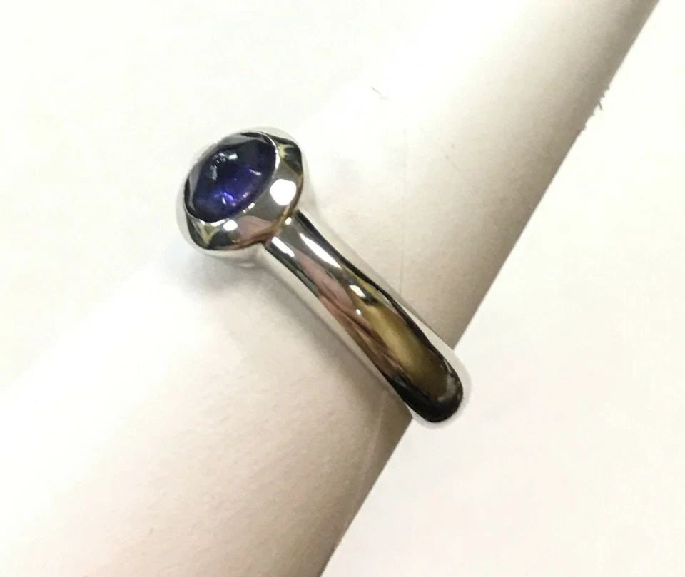 TIFFANY & CO. 18K WHITE GOLD RING WITH NATURAL AMETHYST ( SIZE: 6.25 ) 7.6G: TIFFANY & CO. FRANCE 18K WHITE GOLD RING WITH AMETHYST (SIZE: 6.25) Tiffany & Co. France 18k White Gold Ring with Amethyst You are bidding on a pre-owned Tiffany & Co. France 18k White Gold Ring with 