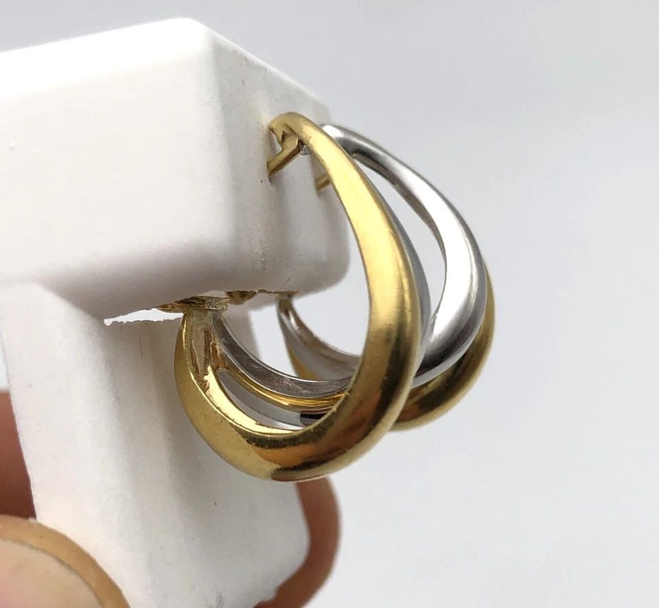 18K TWO TONED WHITE/YELLOW GOLD DOUBLE LOOP STYLE EARRINGS (8.7 GRAMS): 18K TWO TONED WHITE/YELLOW GOLD DOUBLE LOOP STYLE EARRINGS 8.7 GRAMS 18k Two Toned White/Yellow Gold Double Loop style Earrings Condition: Used Material: 18k White and Yellow Gold. Made in Italy. Weig