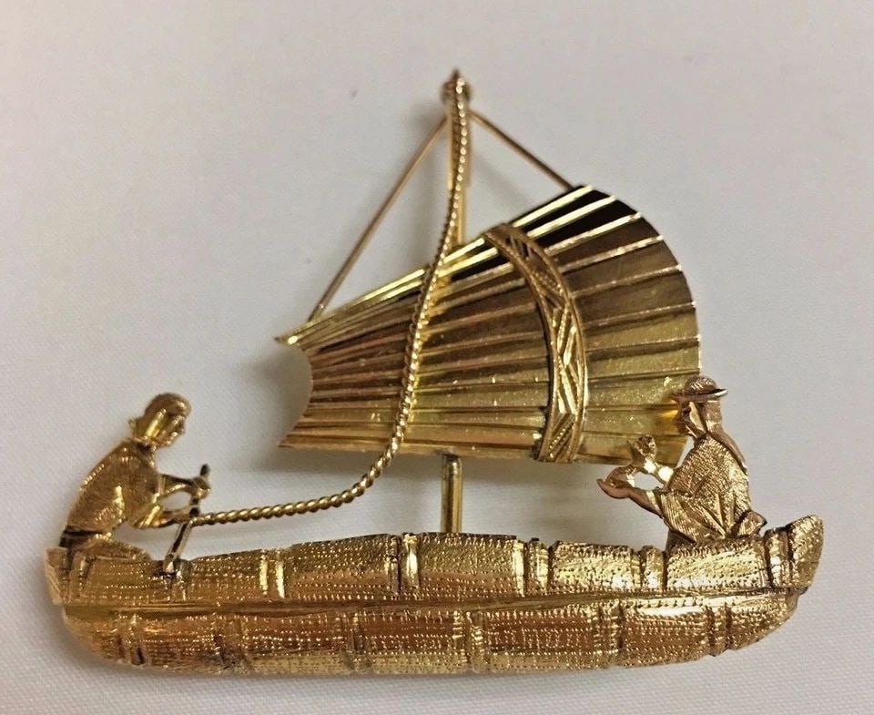CUSTOM MADE 18K GOLD BOAT PIN ( VERY DETAILED ) 9.7 GRAMS (1 of 2)