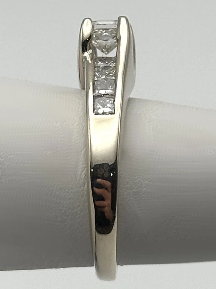 14K WHITE GOLD ENGAGEMENT RING, 1.25CTS OF DIAMONDS ( SIZE: 7 ) 5.7G (1 of 2)