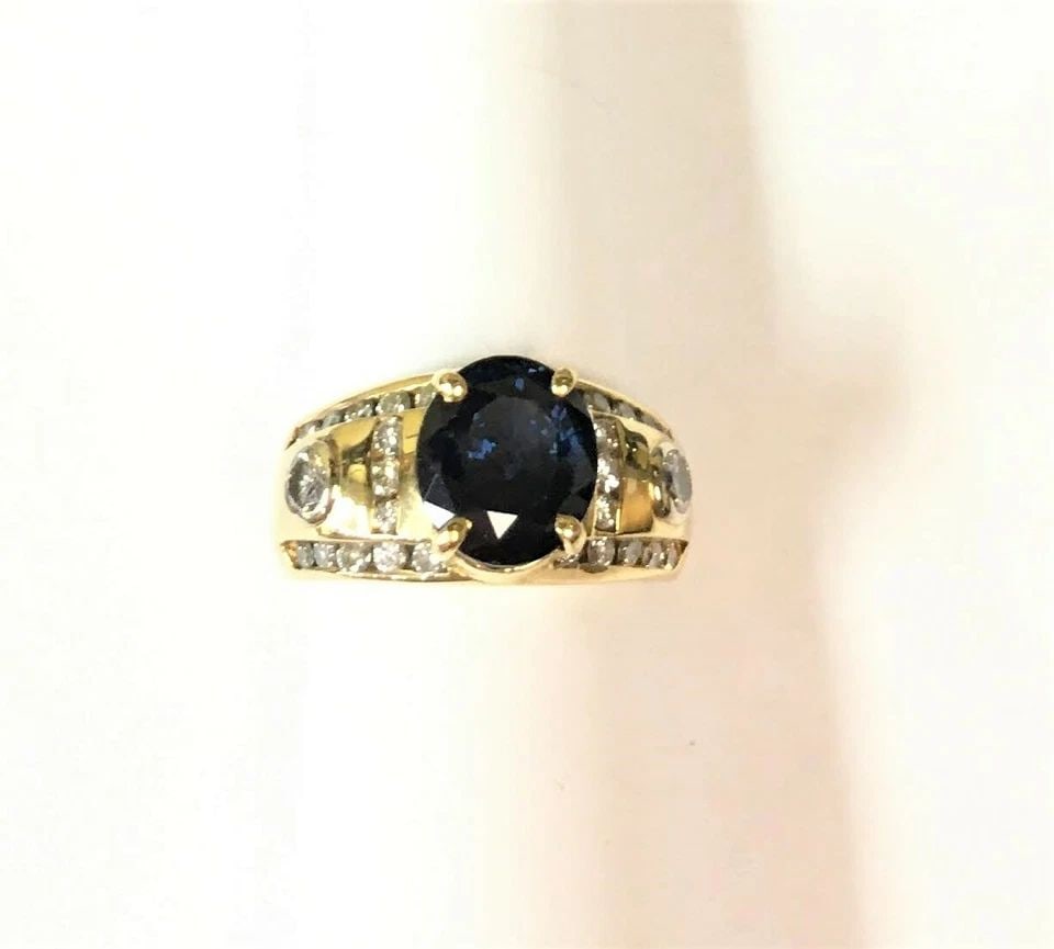 HUBERT 14K YELLOW GOLD RING WITH CENTER SPINEL AND DIAMONDS ( SIZE: 6 ): HUBERT 14K YELLOW GOLD RING WITH CENTER SPINEL AND DIAMONDS (SIZE: 6) Hubert 14k Yellow Gold Ring with Center Spinel and Diamonds You are bidding on a pre-owned Hubert 14k Yellow Gold Ring with Center
