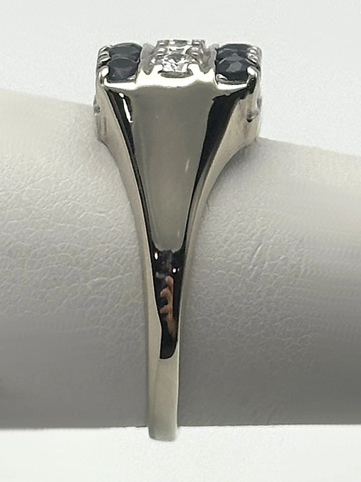 14K WHITE GOLD RING, 1.56CTS OF SAPPHIRES, 0.50CTS OF DIAMONDS (SIZE: 9.5) 5.5G: 14k White Gold rectangular Ring with Sapphires, 0.50cts of Diamonds Condition: Used, noticeable mark on the bottom, has been fully checked and cleaned by our in house Jewelers Material: 14k White Gold