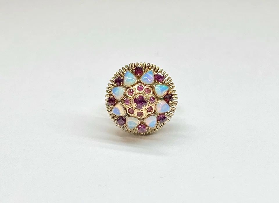 18K GOLD VINTAGE RING PRINCESS TOP NATURAL OPALS & RUBIES ( SIZE: 7 ) 6.8G (1 of 2)