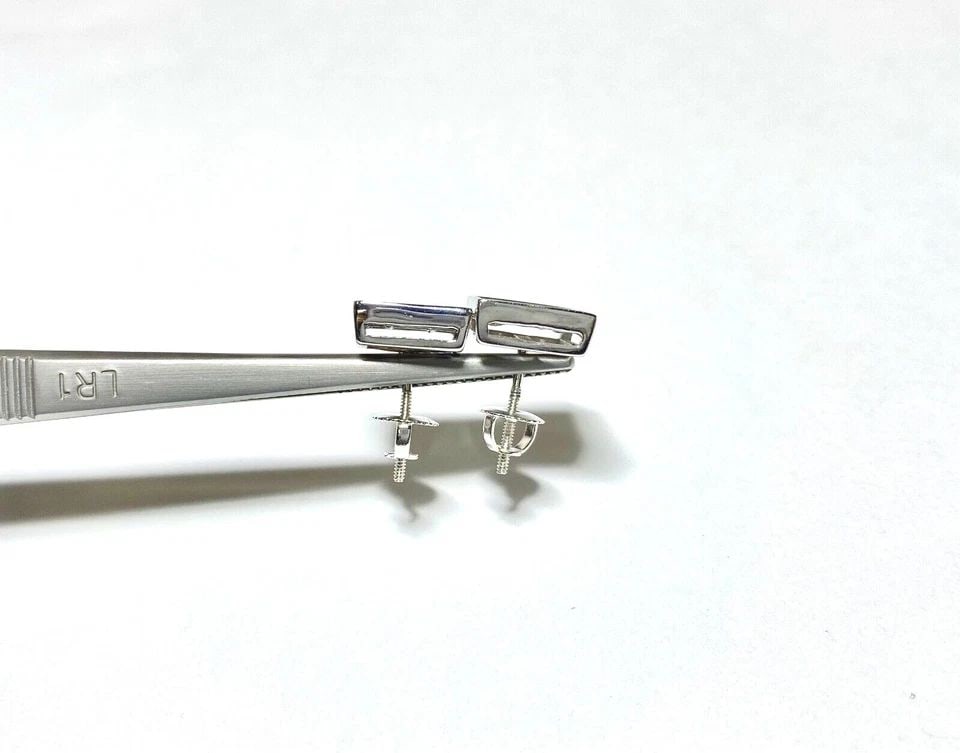 14K WHITE GOLD SQUARE SHAPED EARRINGS WITH 1.40CTS BLACK AND ORANGE DIAMONDS NEW: 14K WHITE GOLD SQUARE SHAPED EARRINGS WITH 1.40CTS BLACK AND ORANGE DIAMONDS 14k White Gold Square Shaped Earrings with 1.40CTS Black and Orange Diamonds You are bidding on a new with tags 14k White G
