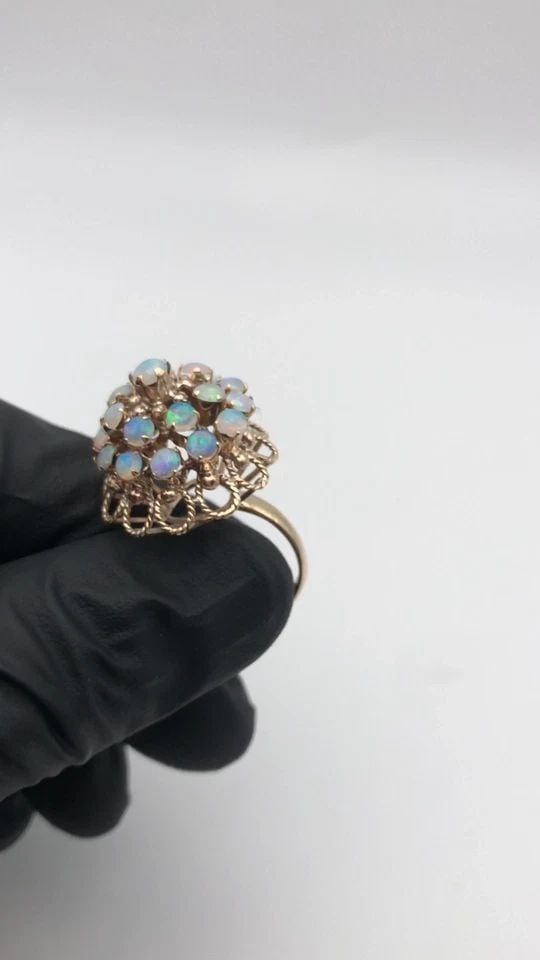 VINTAGE 18K GOLD COCKTAIL RING WITH NINETEEN NATURAL OPALS ( SIZE: 8.25 ) 6.5G (1 of 2)