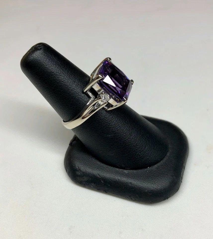 14K WHITE GOLD RING WITH LAB CREATED COLOR CHANGE SAPPHIRE, 2 DIAMONDS 6.3 GRAMS (1 of 2)