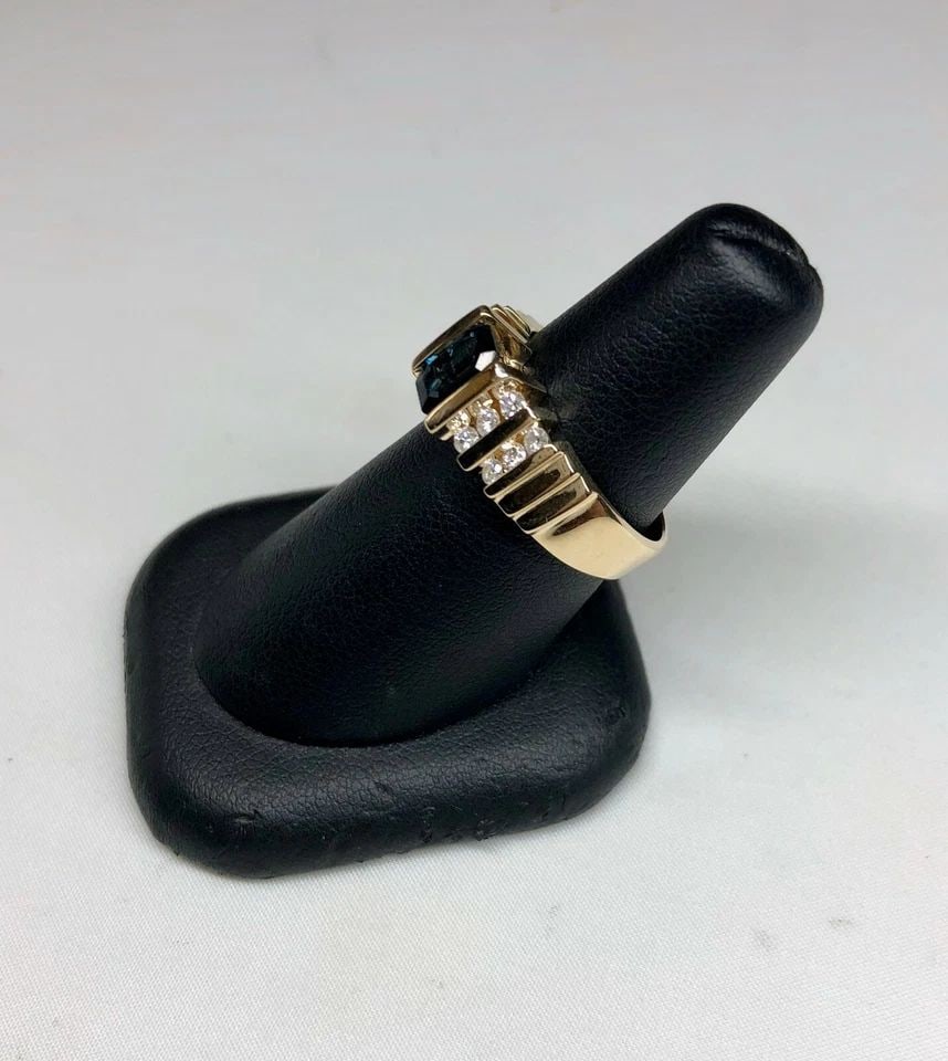 WOMEN'S 14K GOLD RING WITH 1.2CT NATURAL SAPPHIRE, 0.33CTS DIAMONDS 6.1 GRAMS: WOMEN'S 14K YELLOW GOLD RING WITH NATURAL BLUE SAPPHIRE AND DIAMONDS Women's 14K Yellow Gold Ring with Natural Blue Sapphire and Diamonds You are bidding on a pre-owned Women's 14K Yellow Gold Ring wi