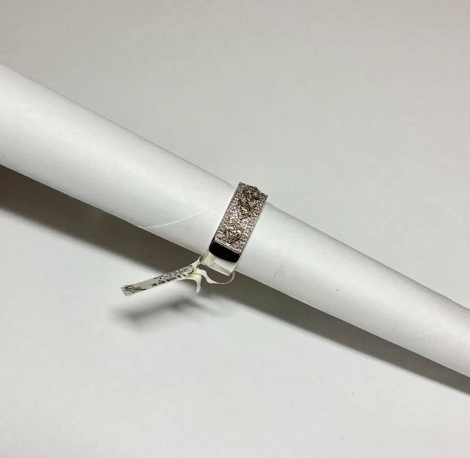 NEW WOMEN'S14K WHITE GOLD HEART BAND WITH 0.70CTS DIAMONDS (SIZE 7) 7.2 GRAMS: WOMEN'S14K WHITE GOLD HEART BAND WITH 0.70CT DIAMONDS (SIZE 7) Women's14k White Gold Heart Band with 0.70ct Diamonds (Size 7) You are bidding on a new with tags Women's 14k White Gold Heart Band with 