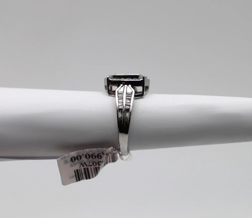 14K WHITE GOLD RING WITH OVAL HEAD 1.00CT DIAMONDS SIZE: 7 6.6G: 14K WHITE GOLD RING WITH OVAL HEAD RECTANGLE CENTER AND 1.00CT DIAMONDS SIZE: 7 14k White Gold Ring with oval head rectangle center and 1.00ct Diamonds Size: 7 You are bidding on a 14k White Gold Ring