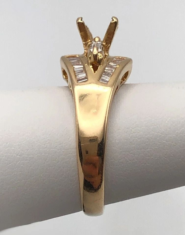 18K GOLD RING SEMI-MOUNT WITH 0.64CTS OF DIAMONDS ( SIZE: 7 ) 6.3G: 18K GOLD RING SEMI-MOUNT (NO CENTER STONE) WITH 0.64CTS DIAMONDS SIZE: 7 18k Gold Ring Semi-Mount (No Center Stone) with 0.64cts Diamonds Condition: Used Material: 18k Yellow Gold Ring Size: 7 Weight: