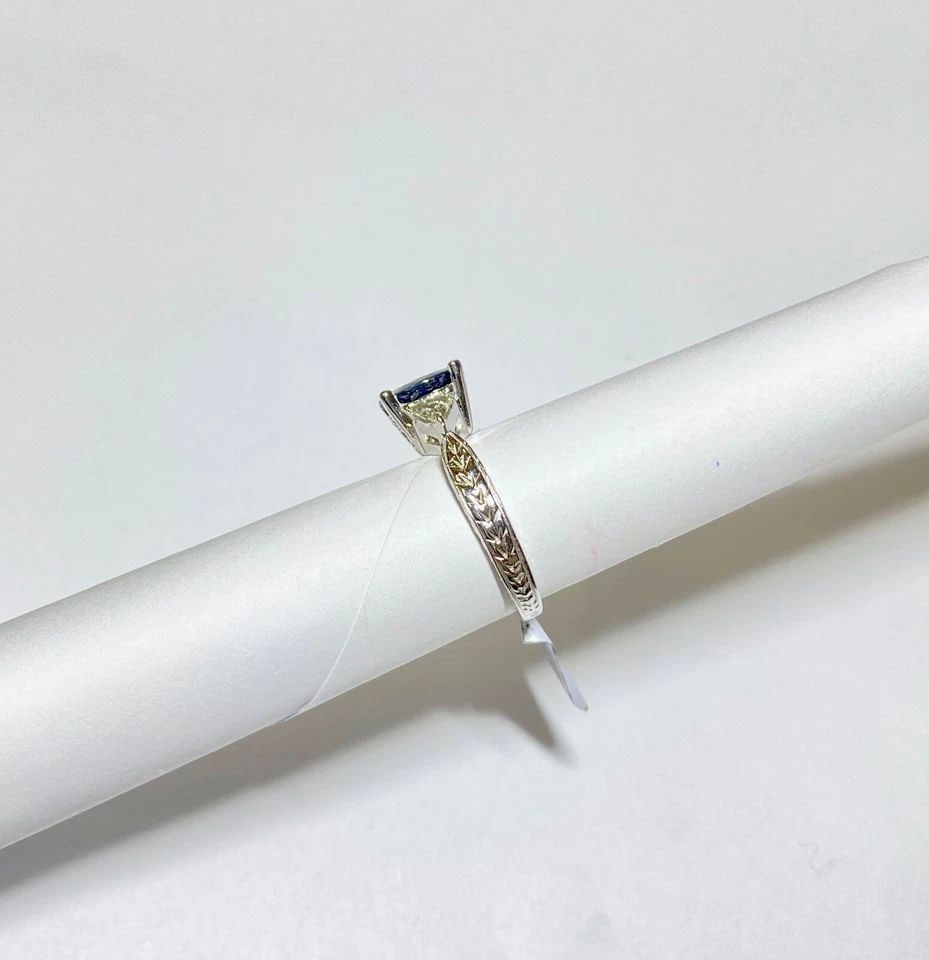 WOMEN'S 14K WHITE GOLD RING WITH 2.20CTS SAPPHIRE AND 0.32CTS DIAMONDS SIZE 6.75: WOMEN'S 14K WHITE GOLD RING WITH 2.20CTS SAPPHIRE AND 0.32CTS DIAMONDS SIZE 6.75 Women's 14k White Gold Ring with 2.20CTS Sapphire and 0.32CTS Diamonds Size 6.75 You are bidding on a new with tags Wom