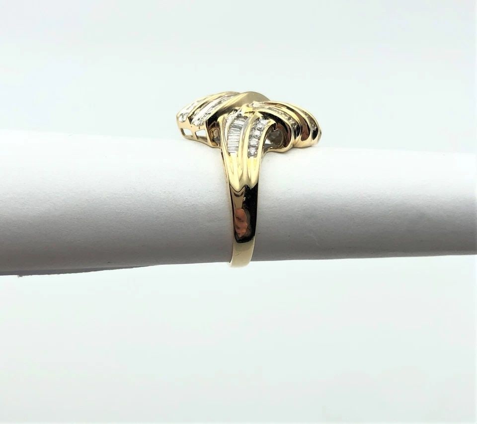 14K GOLD RIBBON WRAPPED STYLE RING WITH 1.0CTW DIAMONDS (SIZE: 7.25) 5.8 GRAMS: 14K GOLD RIBBON WRAPPED STYLE RING WITH 1CTW DIAMONDS (SIZE: 7.25) 14k Gold Ribbon Wrapped style Ring with 1ct Diamonds You are bidding on a 14k Gold Ribbon Wrapped style Ring with 1ct Diamonds. The p