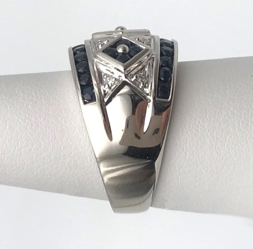 14K WHITE GOLD RING SET WITH 1CTW SAPPHIRES, 0.08CTW DIAMONDS (SIZE: 7) 6.7GRAMS: 14K WHITE GOLD RING SET WITH 1.03CTS SAPPHIRES AND 0.08CTS DIAMONDS SIZE: 7 14k White Gold Ring set with 1.03cts Sapphires and 0.08cts of Diamonds You are bidding on a 14k White Gold Ring set with 1.0