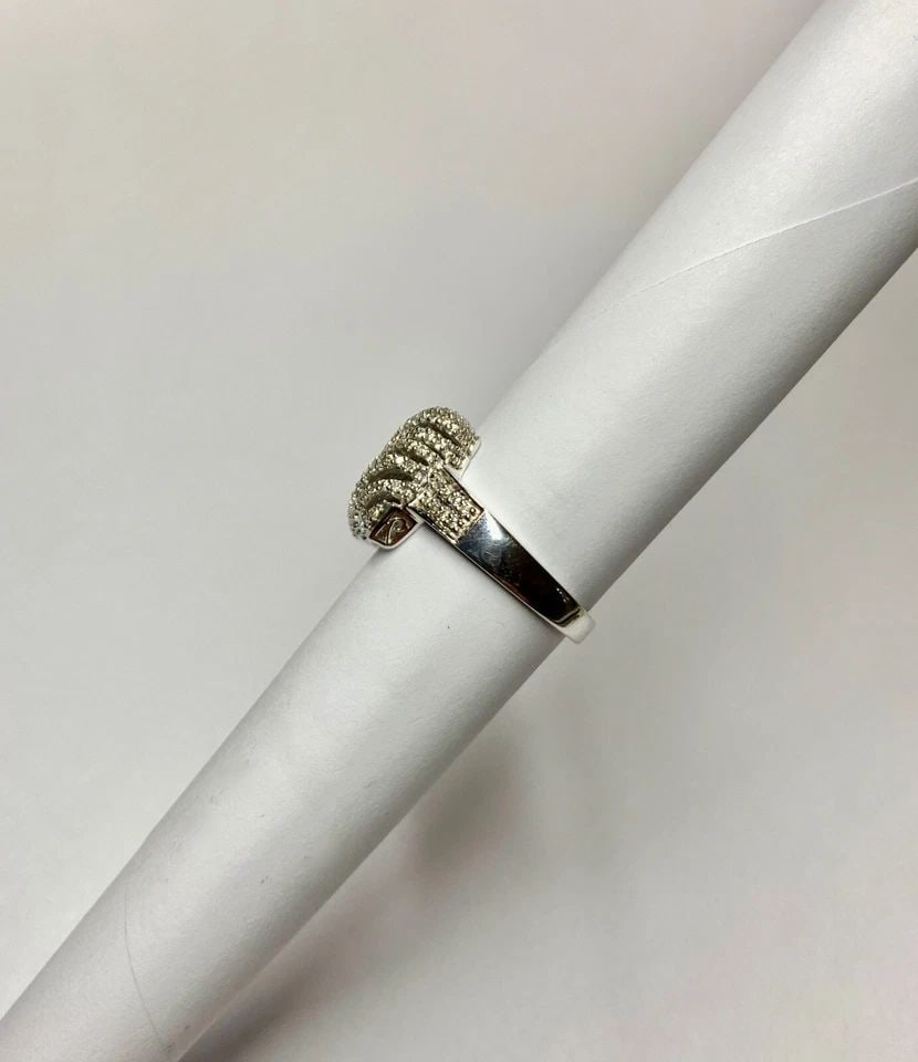 WOMEN'S 14K WHITE GOLD RING WITH 0.75CT NATURAL DIAMONDS (SIZE 6.75) 5.4 GRAMS: WOMEN'S 14K WHITE GOLD RING WITH 0.75CT DIAMONDS (SIZE 6.75) Women's 14k White Gold Ring with 0.75ct Diamonds (Size 6.75) You are bidding on a pre-owned Women's 14k White Gold Ring with Diamonds. The 