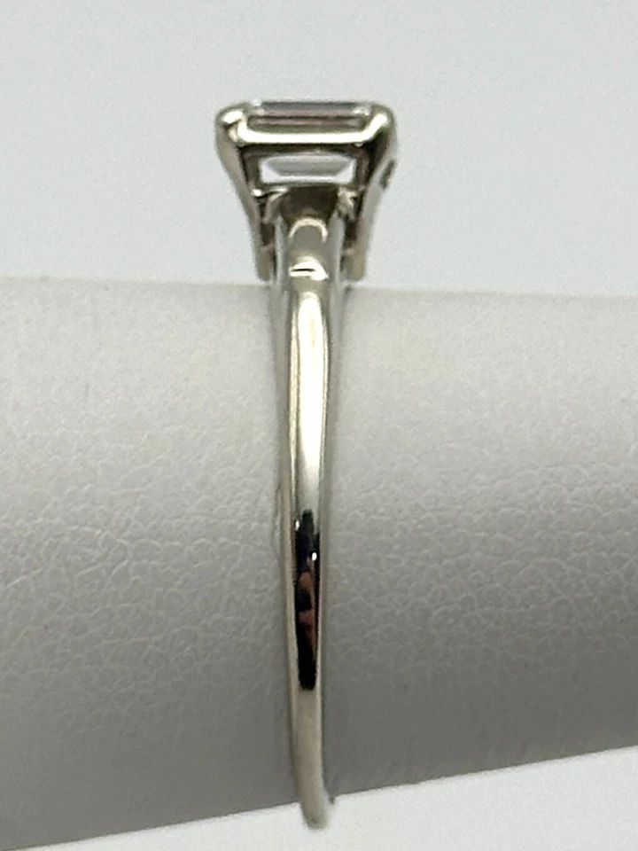 14K WHITE GOLD RING WITH 0.50CT EMERALD CUT VS1 DIAMOND (SIZE 7.75) 2.3 GRAM (1 of 2)