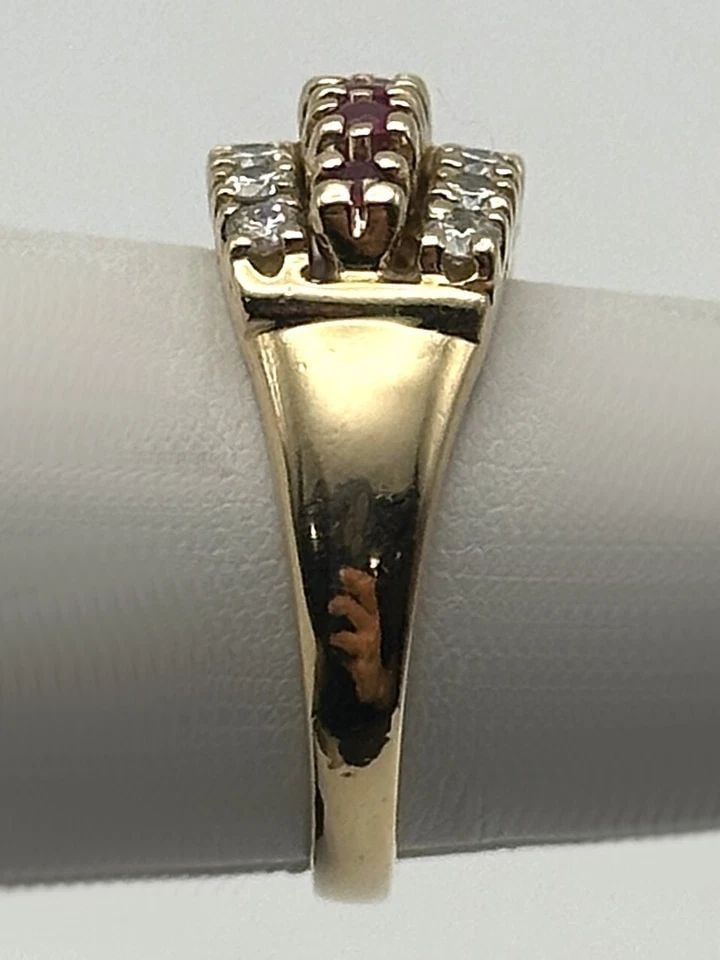 14K GOLD RING WITH 0.46CTS OF NATURAL RUBIES AND 0.50CTS OF DIAMONDS SIZE 6.25: 14K GOLD RING WITH 0.46CTS OF NATURAL RUBIES AND 0.50CTS OF DIAMONDS SIZE 6.25 14k Gold Ring with 0.46cts of Rubies and 0.50cts of Diamonds Condition: Used, has been fully cleaned Material: 14k Yellow
