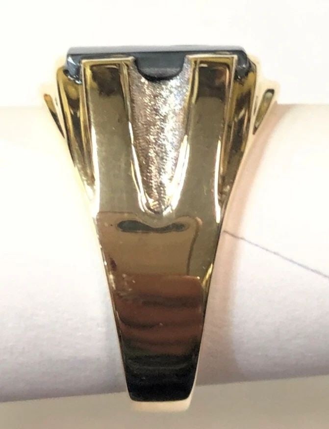 10K YELLOW GOLD RING WITH CENTER HEMATITE INTAGLIO SIZE: 9.25 8.8G (1 of 2)