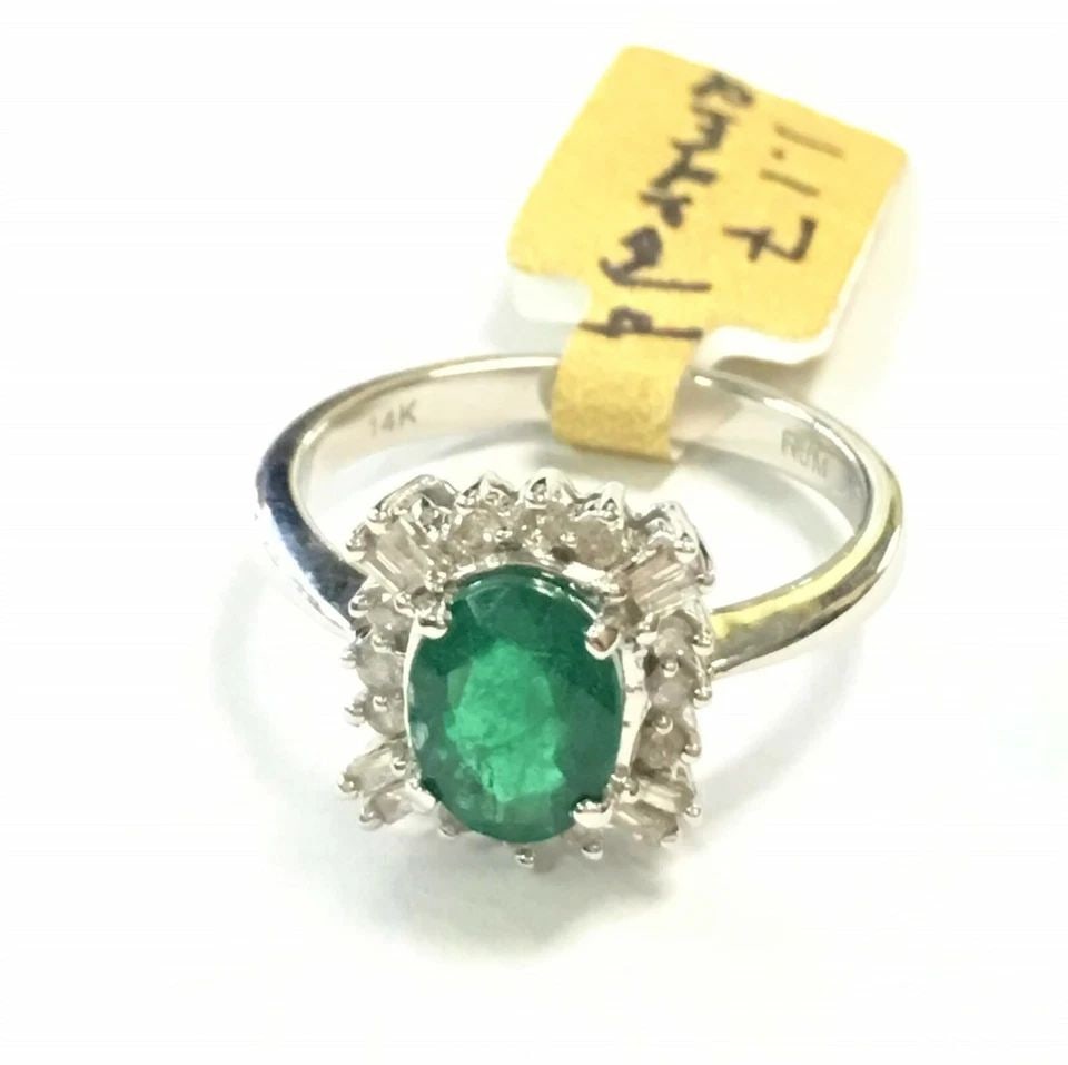 14K WHITE GOLD RING WITH DIAMONDS AND 1.2CT NATURAL EMERALD (SIZE 6.5) 3.7 GRAMS: 14K WHITE GOLD RING WITH DIAMONDS AND CENTER EMERALD (SIZE: 6.5) 14k White Gold Ring with Diamonds and Center Emerald You are bidding on a 14k White Gold Ring with Diamonds and Center Emerald. Piece i