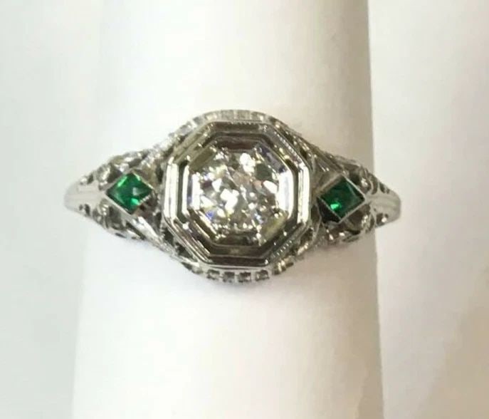 18K WHITE GOLD FILIGREE RING, 0.30CT NATURAL DIAMOND (SIZE 6.75) 2.4G: 18k White Gold Filigree Ring with Diamond You are bidding on a 18k White Gold Filigree Ring with Diamond. The ring has been cleaned and inspected by our in house Jewelers. The ring does have some mark