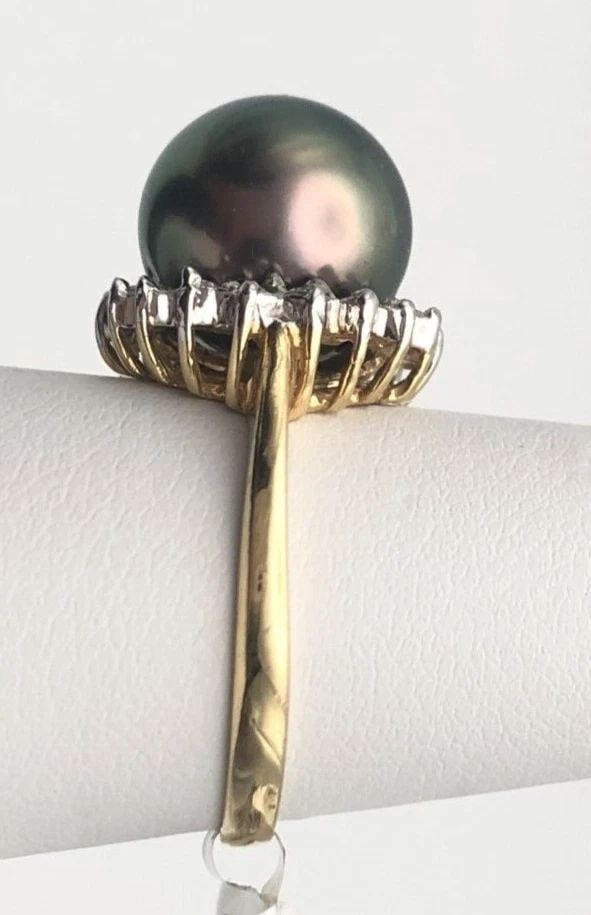 NEW 18K GOLD RING WITH 11MM TAHITIAN PEARL, 0.30CTW DIAMONDS ( SIZE 6.5 ) 5.5G: 18K GOLD RING WITH 11MM TAHITIAN PEARL AND 0.30 CARATS OF DIAMONDS SIZE: 6.5 18k Gold Ring with 11mm Tahitian Pearl and 0.30 carats of Diamonds You are bidding on a 18k Gold Ring with 11mm Tahitian Pe
