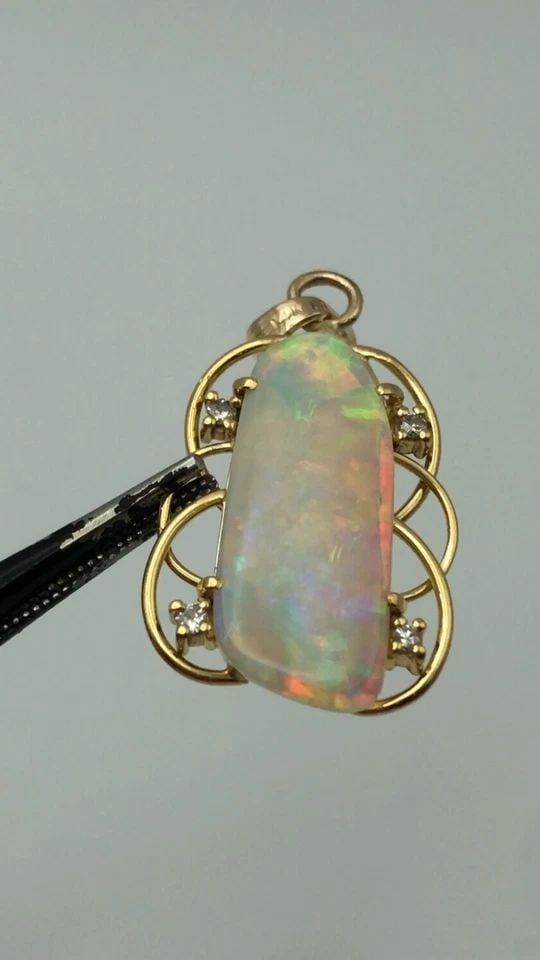 14K GOLD PENDANT NATURAL OPAL, 0.06CTS OF DIAMONDS ( 3.3 GRAMS ) (1 of 2)