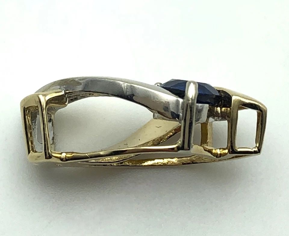 14K TWO-TONED PENDANT WITH NATURAL SAPPHIRE AND 0.10CTS OF DIAMONDS 2.9 GRAMS: 14K TWO-TONED PENDANT WITH NATURAL SAPPHIRE AND 0.10CTS OF DIAMONDS 2.9 GRAMS 14k Two-Toned Pendant with Natural Sapphire and 0.10cts of Diamonds Condition: Used Material: 14k White and Yellow Gold Pe