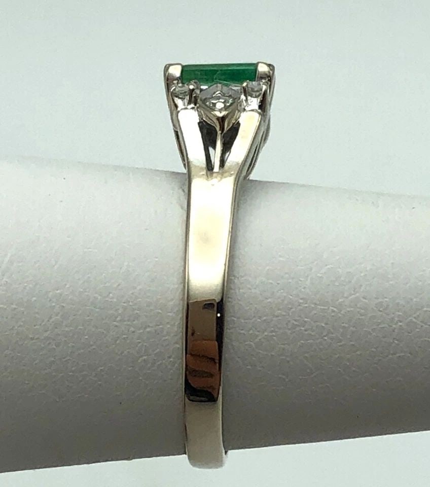 14K WHITE GOLD RING NATURAL EMERALD AND 0.12CTW DIAMONDS (SIZE 5.75) 3.2 GRAMS (1 of 2)