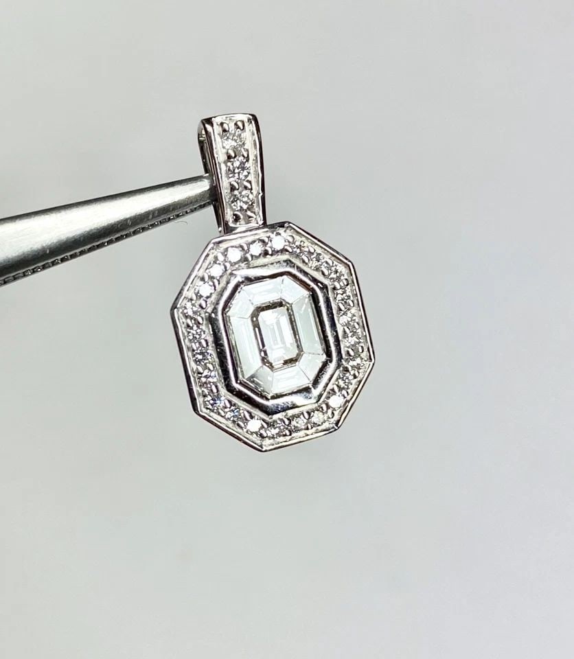 14K WHITE GOLD OCTAGON PENDANT WITH 0.90CTS NATURAL DIAMONDS ( 2.7 GRAMS ): 14k White Gold Octagon Pendant with Diamonds You are bidding on a pre-owned 14k White Gold Octagon Pendant with Diamonds. The pendant has minor scuffs and scratches from normal wear and tear, but over