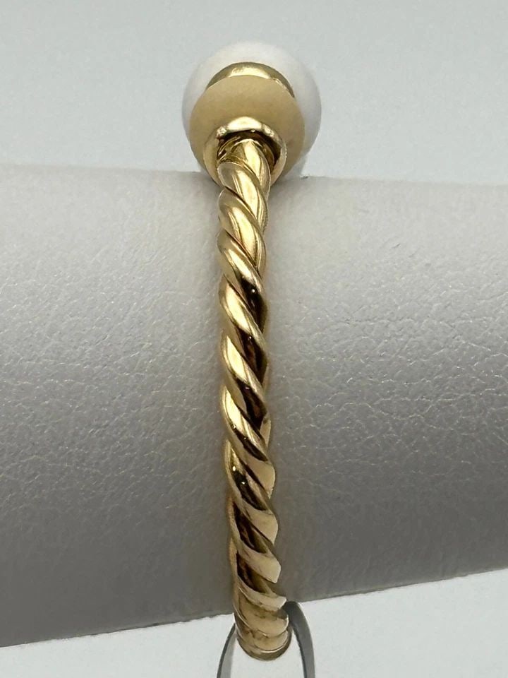 18K GOLD, DAVID YURMAN RIO RONDELLE RING WITH WHITE AGATE ( SIZE: 6.5 ) 2.6G: 18K GOLD, DAVID YURMAN RIO RONDELLE RING WITH WHITE AGATE SIZE: 6.5 18k Gold, David Yurman Rio Randelle Ring with White Agate Condition: New with Tag. No box or papers, has never been owned or worn ou