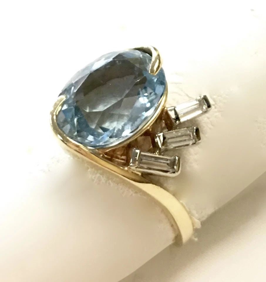 14K GOLD RING WITH OVAL BLUE TOPAZ AND 0.20CTW DIAMONDS (SIZE 6) 5.4 GRAM (1 of 2)