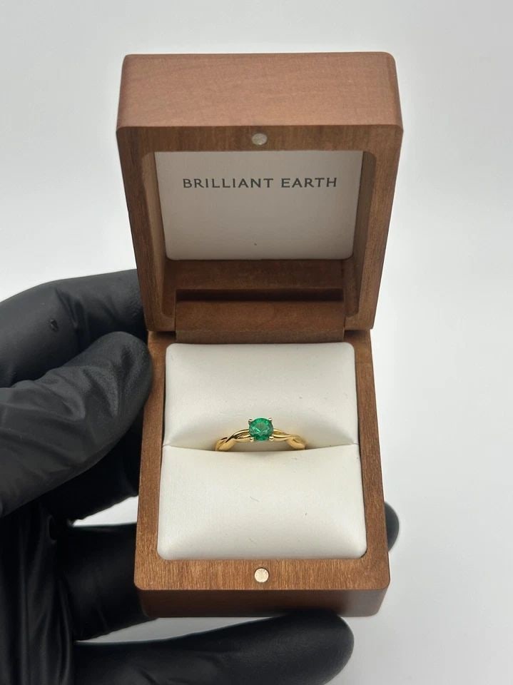 BRILLIANT EARTH 18K GOLD TWIST RING WITH LAB-CREATED EMERALD (SIZE 4.5) 3.3 GRAM: Brilliant Earth 18k Gold Twist Ring with Lab-Created Emerald Condition: New with out tags, Comes with original box, Retail price is $1500.00 on brilliant earth web site. Material: 18k Yellow Gold Ring