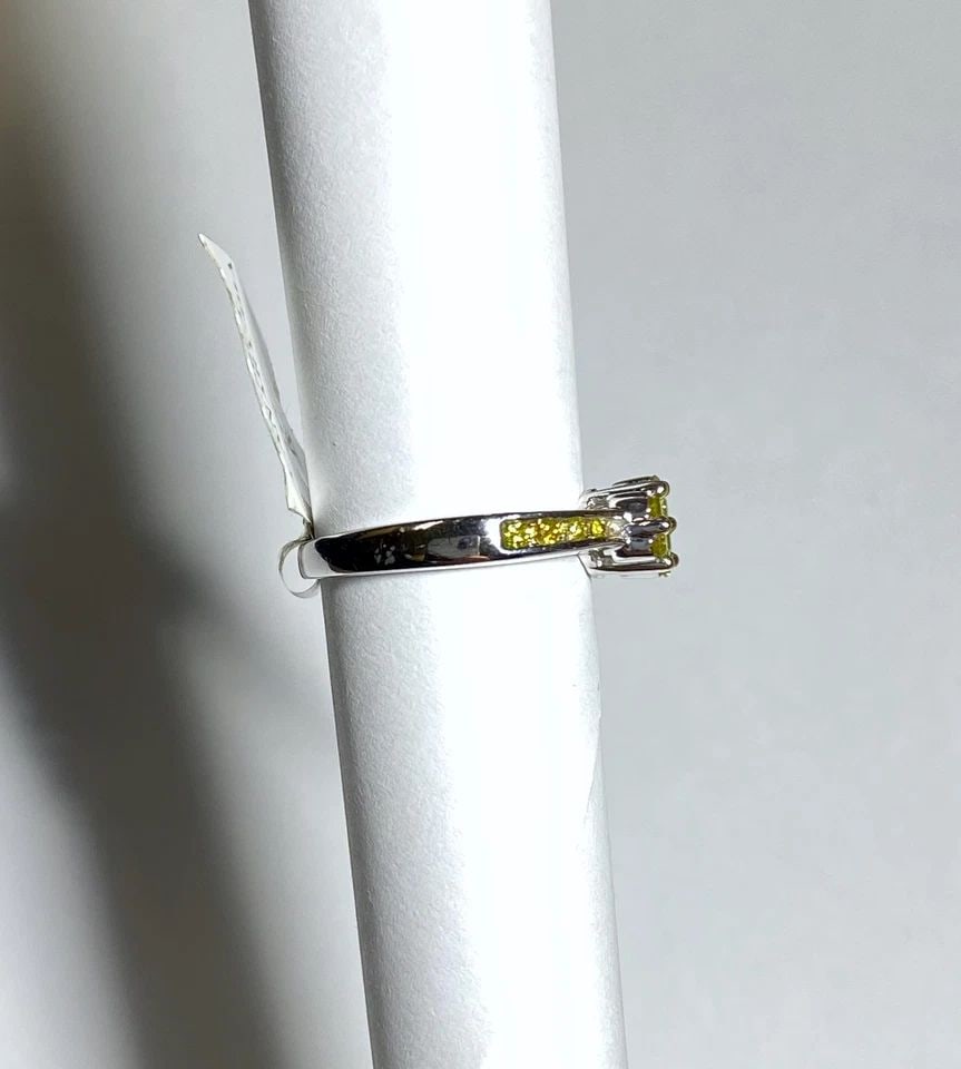 NEW 14K WHITE GOLD RING WITH 0.50CTW CANARY YELLOW DIAMONDS (SIZE 6.5) 4.2G: WOMEN'S 14K WHITE GOLD RING WITH 0.50CT CANARY YELLOW DIAMONDS (SIZE 6.5) Women's 14k White Gold Ring with 0.50CT Canary Yellow Diamonds (Size 6.5) You are bidding on a new with tags Women's 14k White