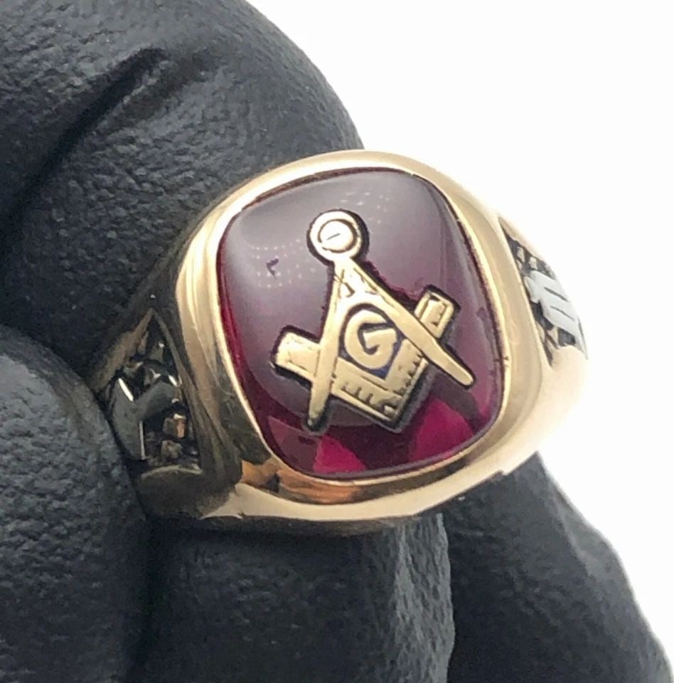 10K GOLD FREEMASON RING WITH LAB-CREATED RUBY (SIZE 10.5) 6.8 GRAM (1 of 2)