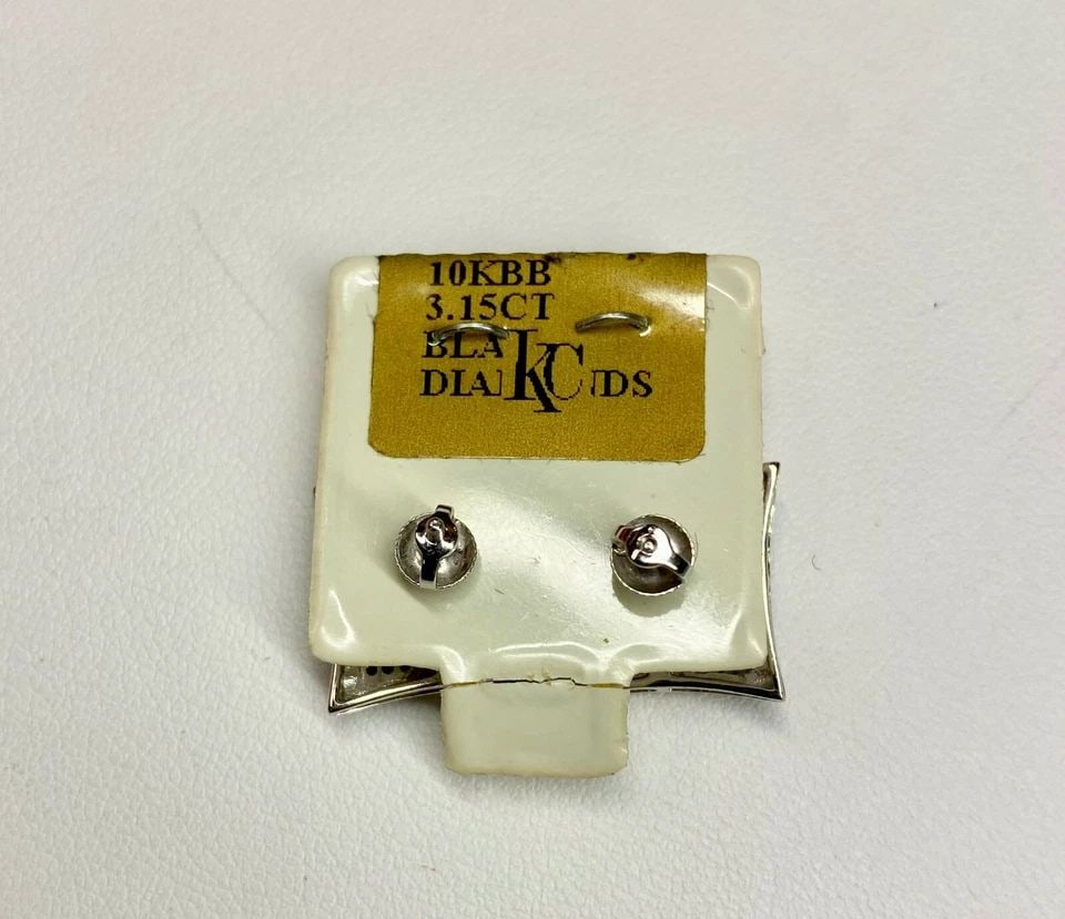 10K WHITE GOLD KITE EARRINGS WITH 3.15CTW BLACK DIAMONDS NEW 2.3G: 10K WHITE GOLD EARRINGS WITH BLACK DIAMONDS NEW 10k White Gold Earrings with Black Diamonds NEW You are bidding on a new with defects 10k White Gold Earrings with Black Diamonds. The earrings have min