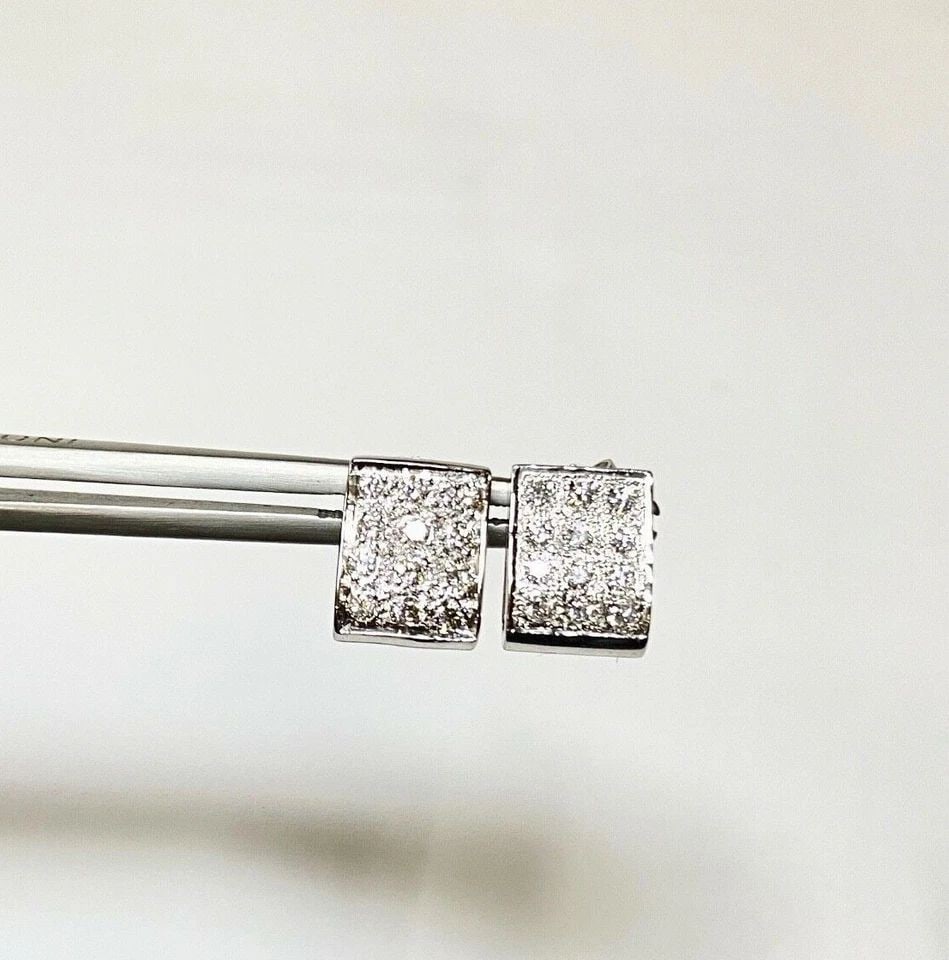 14K WHITE GOLD EARRINGS WITH 0.72CTW DIAMONDS, 4.5 GRAMS: 14K WHITE GOLD EARRINGS WITH 0.72CTS DIAMONDS 14k White Gold Earrings with 0.72CTS Diamonds You are bidding on a pre-owned 14k White Gold Earrings with 0.72CTS Diamonds. The earrings have minor scuffs